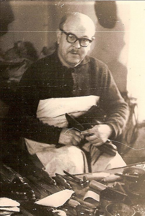 Koncz János, a műhelyében, Kenderesen